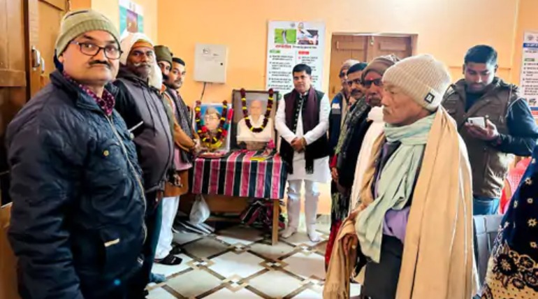 गोरखपुर के बड़हलगंज में 19 सेनानी परिवार सम्मानित:हर माह के पहले रविवार को होता है सम्मान समारोह