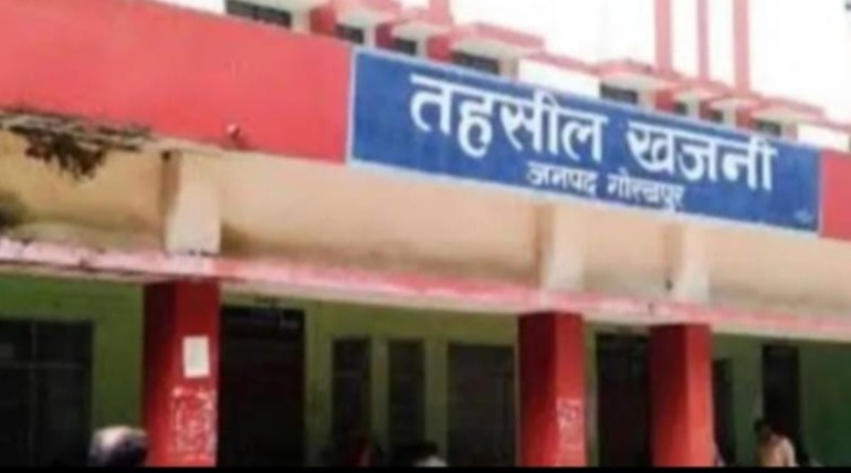 खजनी समाधान दिवस में 20 फरियादी पहुंचे:दिवस परिवर्तन और ठंड से कम रही अधिकारियों-फरियादियों की उपस्थिति