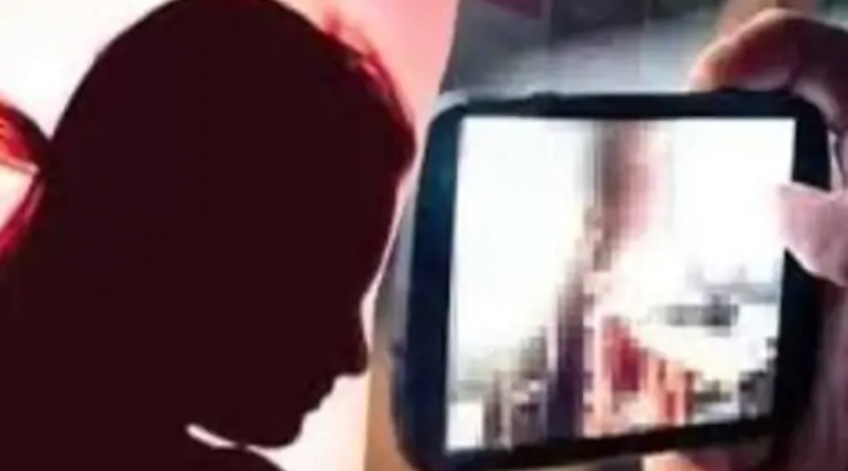 पड़ोसी विदेश से वायरल कर रहा अश्लील VIDEO: गोरखपुर की महिला के साथ कर चुका है रेप, शादी करने का बना रहा था दबाव