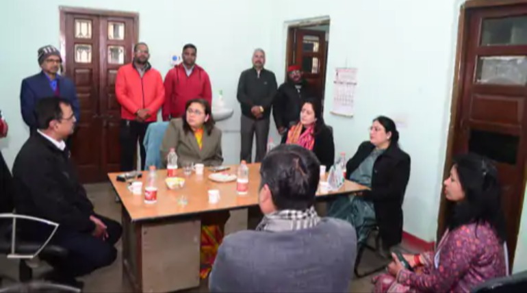 DDU में नियुक्त होंगे डॉक्टर और स्टाफ नर्स:कैंपस के स्वास्थ्य केंद्र का हुआ इंस्पेक्शन, CMO ने दिए उचित सुझाव