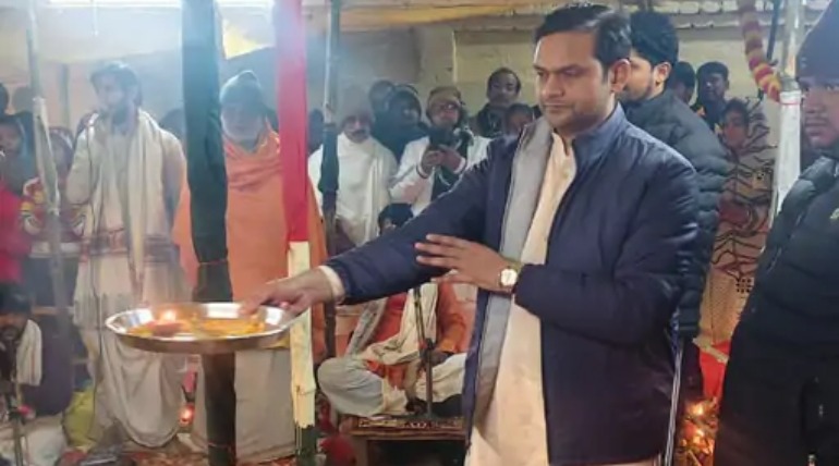 विधायक विमलेश पासवान ने की आरती:गोरखपुर के गजपुर में यज्ञ का आयोजन