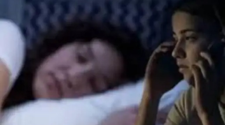 मां-बाप को नींद की दवा देकर प्रेमी से मिलती:8वीं की छात्रा खाने में मिलाकर देती, गोरखपुर में सोने का नाटक करके पकड़ा