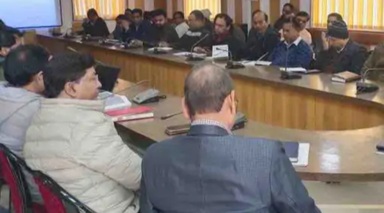 गोरखपुर में 16-24 जनवरी तक छात्राओं की स्वास्थ्य जांच:जूनियर पिंक कार्ड जारी होंगे, पोषण निगरानी के निर्देश