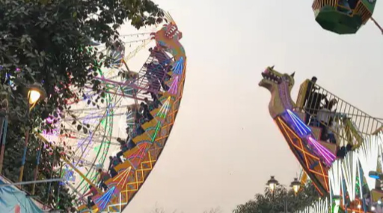 मकर संक्रांति पर खिचड़ी मेले में श्रद्धालुओं का सैलाब