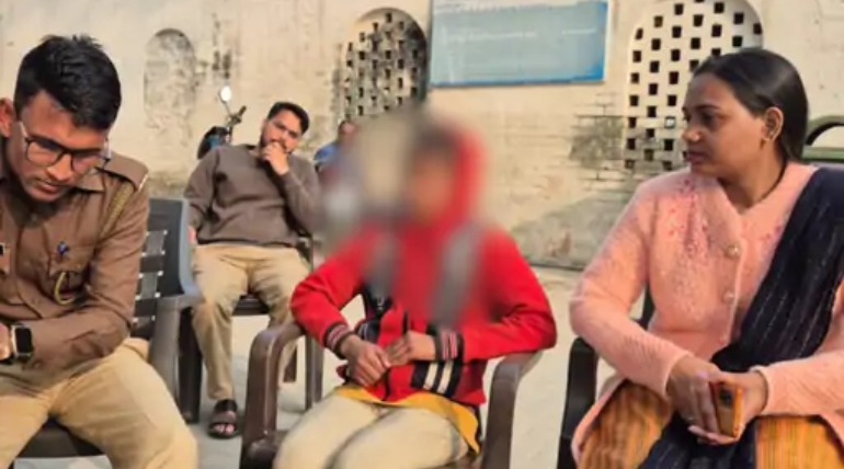 गोरखपुर स्टेशन पर छोड़ा किशोरी को:चार महीने तक भटकती रही, जबरन काम कराया