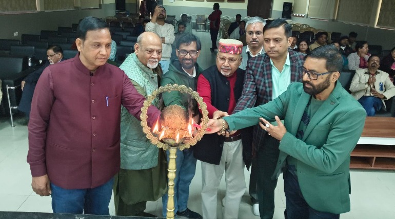 ज्योतिर्विद नरेंद्र ने किया गोरखपुर सिनेमा महोत्सव का शुभारंभ