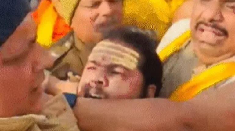 शंकराचार्य-विवाद पर समर्थकों संग गोरखपुर से प्रयागराज निकले भाजपा पार्षद, करेंगे शांतिपूर्ण आंदोलन, बोले- 'संतों का अपमान बर्दाश्त नहीं'