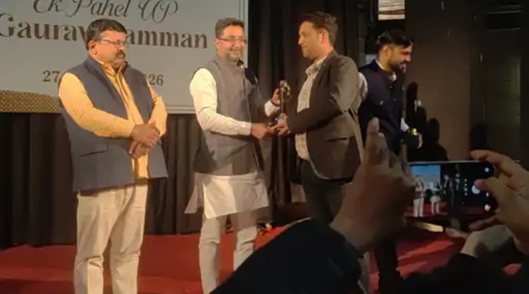 डी. ए. खान को यू. पी. गौरव सम्मान, उत्कृष्ट शैक्षणिक और सामाजिक कार्यों के लिए हुए सम्मानित