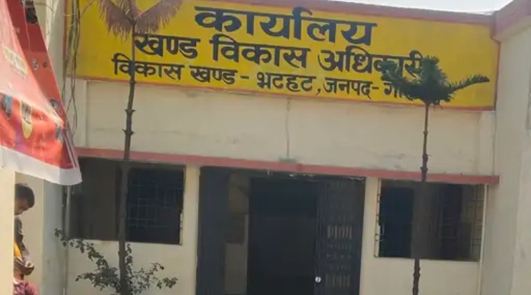 परिवार रजिस्टर में पत्नी की जगह जेठानी का नाम, गोरखपुर में अपना और बहन का नाम दर्ज करवाने पहुंची विवाहिता, सचिव ने मांगे शपथ-पत्र