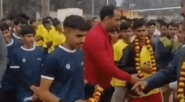 गोरखपुर में वॉलीबाल का दमदार मुकाबला, 345 खिलाड़ियों के बीच होगी कड़ी टक्कर, पहले दिन 9 मुकाबले