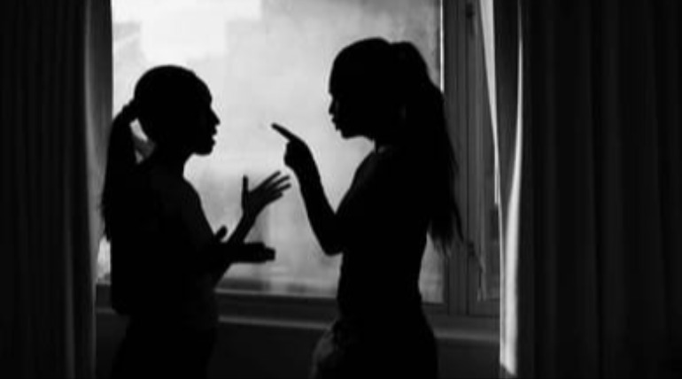 विवाहिता को दहेज के लिए घर से निकाला:टीवी, वाशिंग मशीन और बाइक की मांग पर पति समेत 7 पर केस