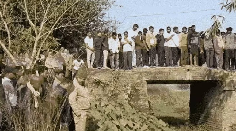 नाले में शव मिलने के बाद 19 पर केस दर्ज, बेटे के लड़की लेकर फरार होने के बाद मिली थी बॉडी, पत्नी ने दी तहरीर