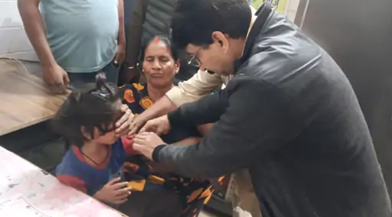 मासूम बच्ची को आवारा कुत्ते ने काटा, गंभीर हालत में जिला अस्पताल रेफर, एंटी रैबीज इंजेक्शन लगा