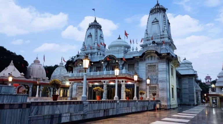 गोरखनाथ मंदिर में सुरक्षाकर्मी से युवक ने की मारपीट, पासपोर्ट जब्त होने पर पुलिस से नाराज था