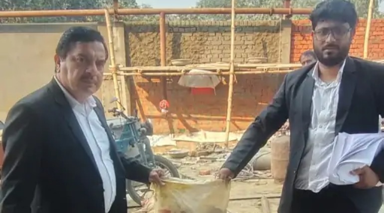 ओम शक्ति कैटल फीड्स पर छापेमारी, करोड़ों का माल जब्त:दिल्ली कोर्ट के आदेश पर ट्रेडमार्क उल्लंघन पर बड़ी कार्रवाई