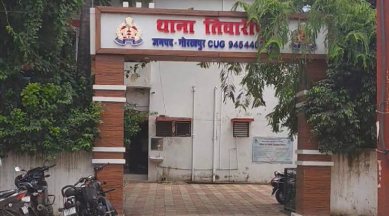 तिवारीपुर में 2 गुटों में चले ईंट-पत्थर, सड़क पर लड़कों ने किया तांडव, बेल्ट नचाते हुए निकले