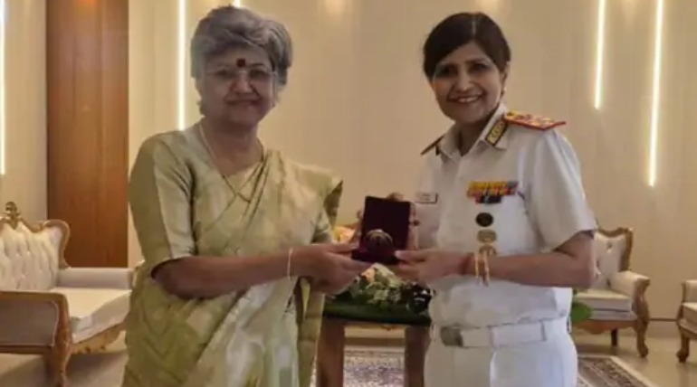 एयरफोर्स डॉक्टर एम्स गोरखपुर में करेंगे इलाज, पढ़ाएंगे भी, कार्यकारी निदेशक ने वाइस एडमिरल से की मुलाकात