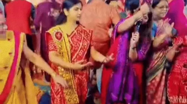 राणी सती दादी सेवा मण्डल का फाल्गुन उत्सव, कोलकाता से आए गायकों के मधुर भजनों पर भक्त जमकर झूमे