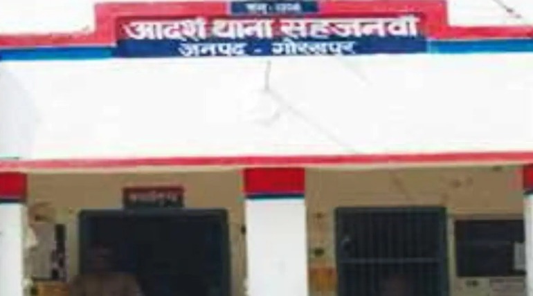 दो मासूम बच्चों और पति को छोड़कर विवाहिता 5 लाख के जेवर लेकर प्रेमी संग फरार, सास ने दी तहरीर