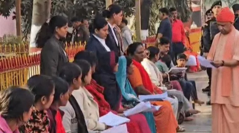 मुख्यमंत्री ने जनता दर्शन में लोगों को आश्वस्त किया, बेफिक्र होकर अच्छे अस्पताल में उपचार कराएं, 150 लोगों से मुलाकात की