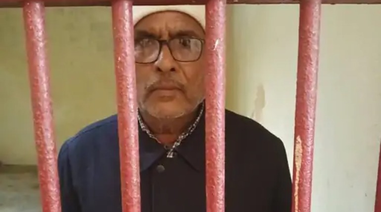 देवरिया BSA और बाबू पर 10-10 हजार का इनाम, शिक्षक सुसाइड केस में फरार हैं दोनों