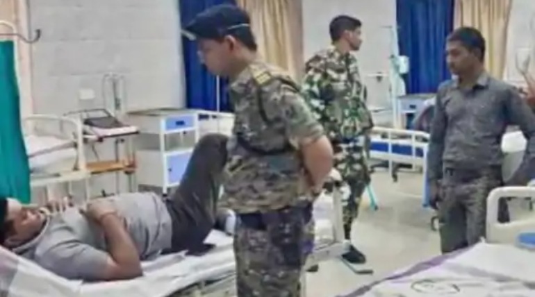 बिहार के मुंगेर जिले में सड़क हादसा, बांसगांव थाने के चार पुलिसकर्मी घायल, बदमाशों की तलाश में बिहार गई थी पुलिस टीम