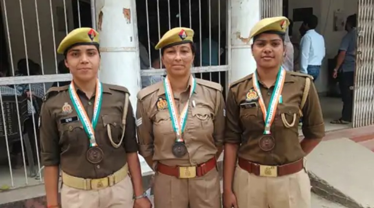 आल इंडिया पुलिस वेटलिफ्टिंग चैंपियनशिप में गोरखपुर की 3 महिला कांस्टेबल ने ब्रांज मेडल जीता, आउट आफ टर्म मिला प्रमोशन, हेड कांस्टेबल के पोस्ट पर प्रमोट
