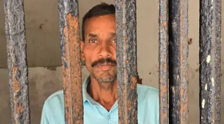 पिपराइच थाना क्षेत्र में हसिए पर गिरी युवती की मौत मामले में खुलासा, मोबाइल पर बात करने को लेकर पिता ने की थी हत्या