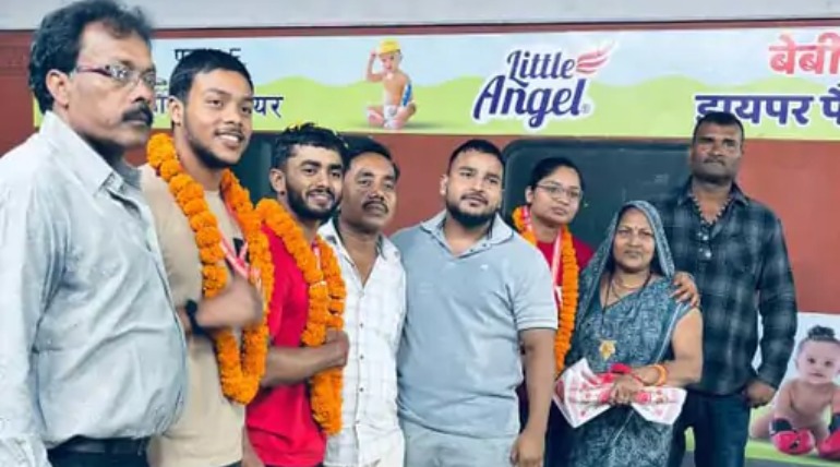 जम्मू कश्मीर में आयोजित 55 किलो भार वर्ग प्रतियोगिता में जगदीशपुर के हरिओम ने मारी बाजी, 465 किलोग्राम वनज उठाया, गोल्ड मेडल जीतने पर क्षेत्र में खुशियों की लहर