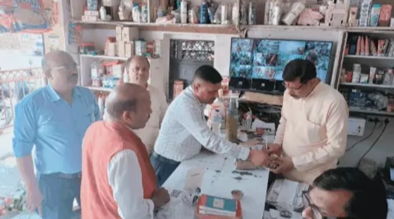 खाद्य सुरक्षा विभाग की टीम ने की जांच, खोया बर्फी, फाफड़ आटा के 5 नमूने प्रयोगशाला भेजा