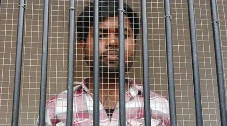 दुबई से कमाकर लौट रहे युवक को कार सवार बदमाशों ने  सुंघाया  नशीला पदार्थ, ट्रांसपोर्टनगर के पास कैंट पुलिस ने दबोचा, एक गिरफ्तार, दूसरे साथी की तलाश में जुटी पुलिस