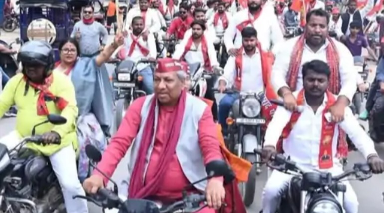 काजल निषाद ने संजय निषाद पर कसा तंज, चालान न काटने पर जताई नाराजगी, मंत्री ने बिना हेलमेट दौड़ाई थी बुलेट