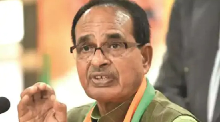 गोरखपुर पहुंचे मध्य प्रदेश के पूर्व मुख्यमंत्री शिवराज सिंह चौहान, ओमप्रकाश पासवान की पुण्यतिथि श्रद्धांजलि सभा में हुए शामिल