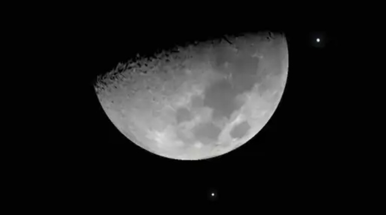 आकाश में शाम को दिखी खास खगोलीय घटना, चंद्रमा-वृहस्पति ग्रह एक दूसरे के बहुत पास आए नजर, नक्षत्रशाला ने दी विशेष जानकारियां