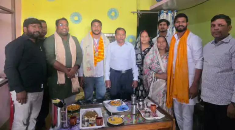 पावरलिफ्टिंग में स्वर्ण जीत हरिओम ने बढ़ाया मान, भव्य स्वागत, विधायक ने दी बधाई