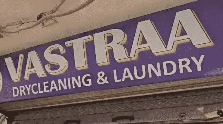 महिला ग्राहक ने ड्राई क्लीनर्स की दुकान पर महिला रिसेप्शनिस्ट को मारा थप्पड, 50 रूपए कम कराने की बात को लेकर विवाद, पुलिस हस्तक्षेप के बाद मांगी माफी