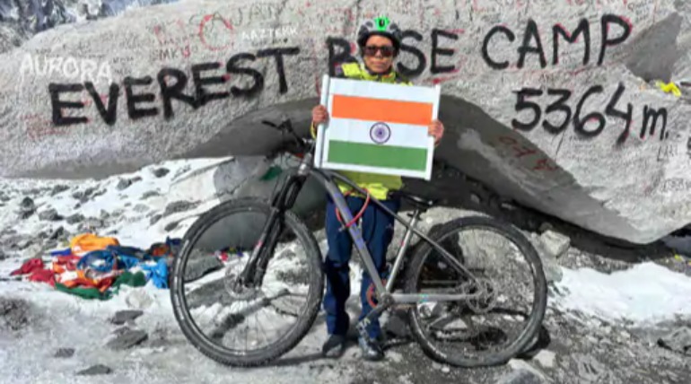 दिव्या सिंह ने रचा कीर्तिमान, साइकिल से माउंट एवरेस्ट बेस कैंप तक पहुंचने वाली भारत की पहली और दुनिया की दूूूसरी महिला का मिला खिताब