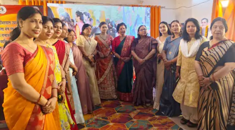 यूनिवर्सिटी में नैनसेन ब्यूटी एकेडमी और राष्ट्रिय कला मंच का ब्यूटी सेमिनार