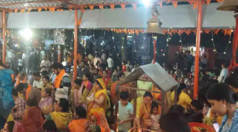 बालाजी मंदिर पर गूंजे जयकारे, हनुमान जन्मोत्सव पर भव्य आयोजन, विशाल भंडारे में सैकड़ों लोग शामिल