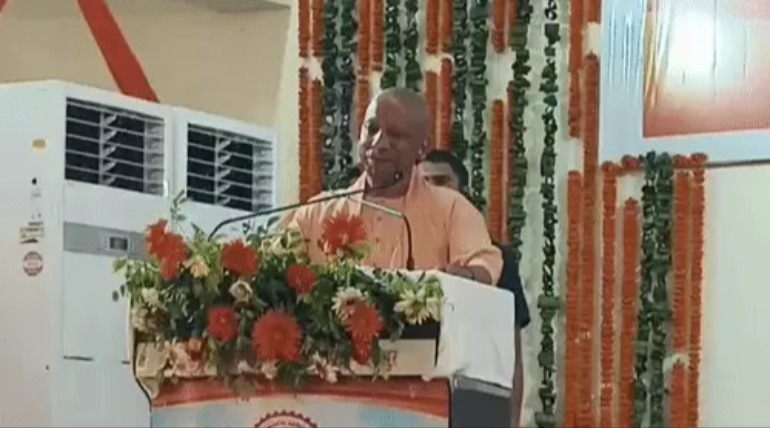 दिग्विजयनाथ पीजी कॉलेज में कंप्यूटर लैब एंड रिसर्च सेंटर का शुभारंभ, टीपी शाही को याद करके भावुक हुए योगी