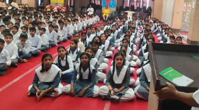 गुरुतेग बहादुर के बलिदान को किया याद, सरस्वती शिशु मंदिर में मनाई जयंती, वीरता का दिया संदेश