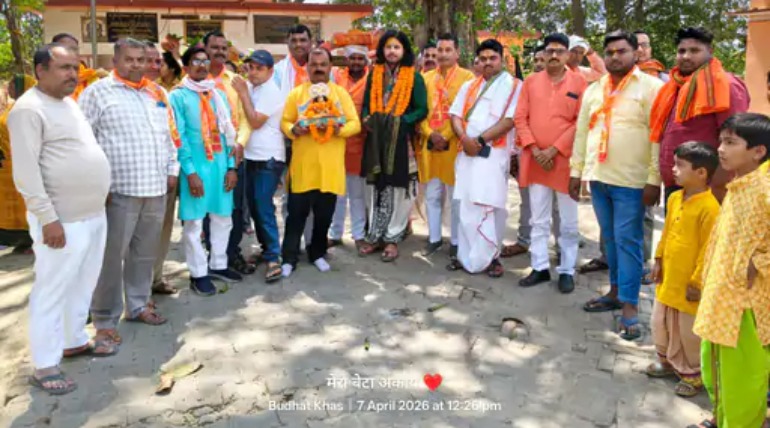 गाजे-बाजे और भक्ति गीतों के साथ  भव्य कलश यात्रा निकली, क्षेत्र में भक्ति का माहौल