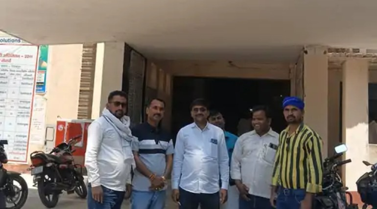 मंदिर के पास शराब दुकान हटाने की मांग, ग्रामीणों ने उपजिलाधिकारी को सौंपा ज्ञापन