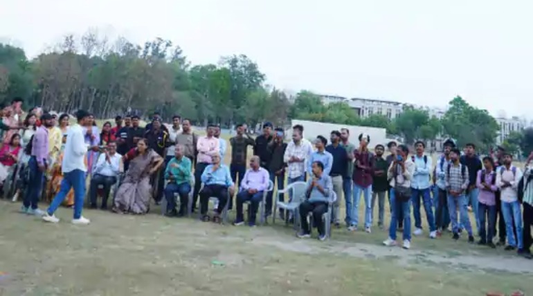 आईईटी स्टूडेंट ने उडाए जहाज, विश्वविद्यालय में 3 दिनों की वर्कशाप में सीखे एयरो माडलिंग, तैयार किए कई माडल