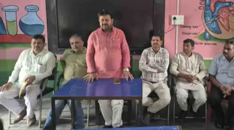 टीइटी के विरोध में 13 अप्रैल को मशाल जुलूस निकालेंगे शिक्षक, बीएसए कार्यालय से गोलघर तक निकलेगा जुलूस