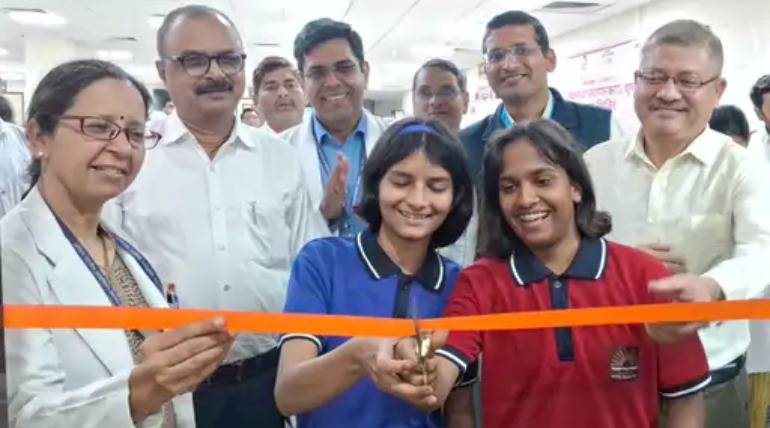 एम्स में एचपीवी टीकाकरण शुरू, सर्वाइकल कैंसर से बचाव के लिए छात्राओं को नि:शुल्क टीके लगे