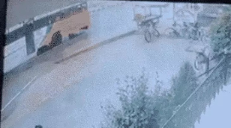 रोडवेज की बस को ट्रेलर ने मारी ठोकर, बस का पिछला व ट्रेलर का आगे का हिस्सा क्षतिग्रस्त, यात्री सुरक्षित
