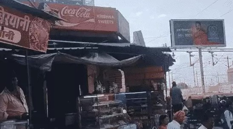 मिठाई की दुकान पर बिक रही थी बियर, पुलिस ने मारा छापा, दुकानदार को हिरासत में लेकर निजी मुचलके पर छोड़ा
