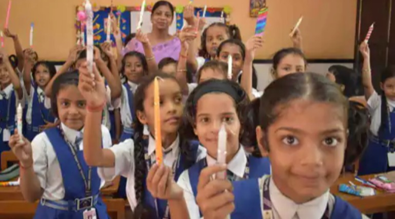 स्कूलों की मनमानी पर रोक, यूनिफार्म-किताब बेचने पर पाबंदी, अब अपनी पसंद से कहीं से भी खरीद सकेंगे सामान