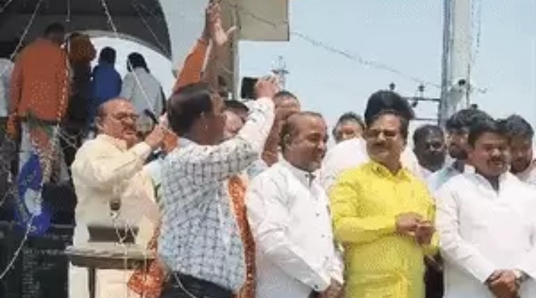 धूमधाम से मनाई अंबेडकर जयंती, BJP, कांग्रेस, सपा और AAP कार्यकर्ताओं ने माल्यार्पण कर किया नमन